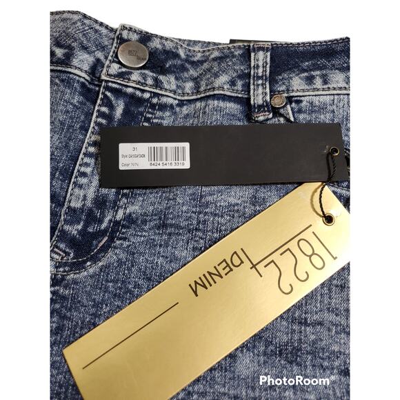1822 Denim | Stone Washed Lightly Distressed Jean Shorts | Size 31 - Picture 5 of 5
